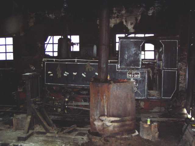 763-247 pályaszámú Krauss mozdony a fűtőházban