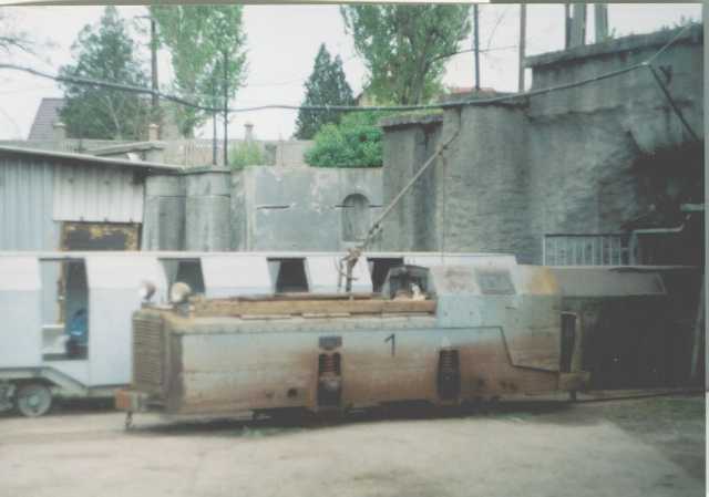 1-es mozdony a k�lsz�nen