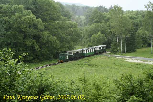 Az első menetrend szerinti vonat tér vissza Mahócáról a Csanyik-völgyben 2007. június 2-án